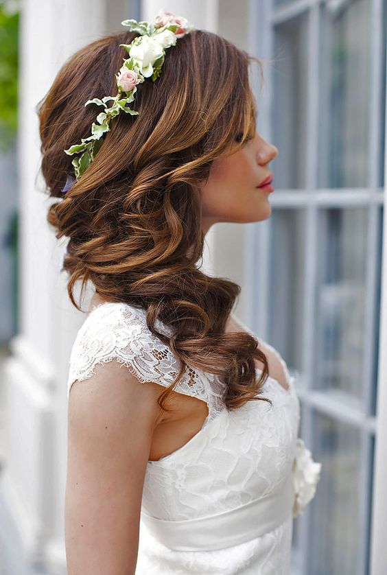 22 stilvolle Hochzeitsfrisuren für langes Haar 