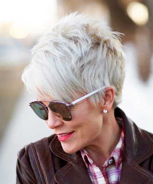 25 stilvolle kurze Frisuren für ältere Frauen 