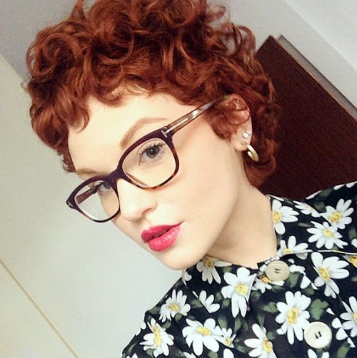 30 Standout Curly and Wavy Pixie Cuts  
