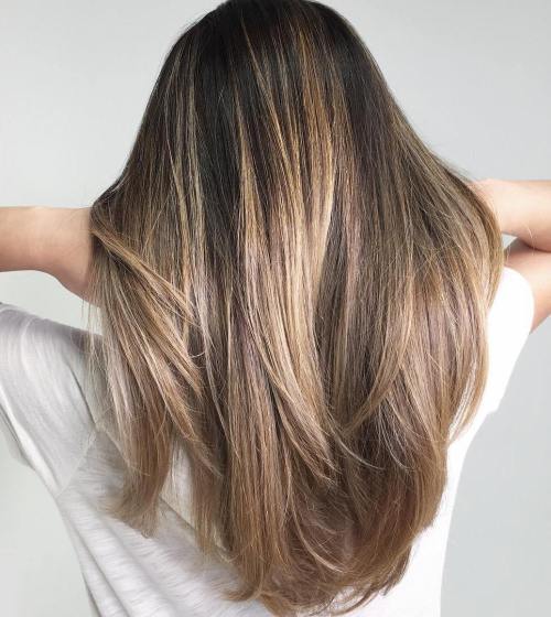 20 natürlich aussehende Brünette Balayage Styles  