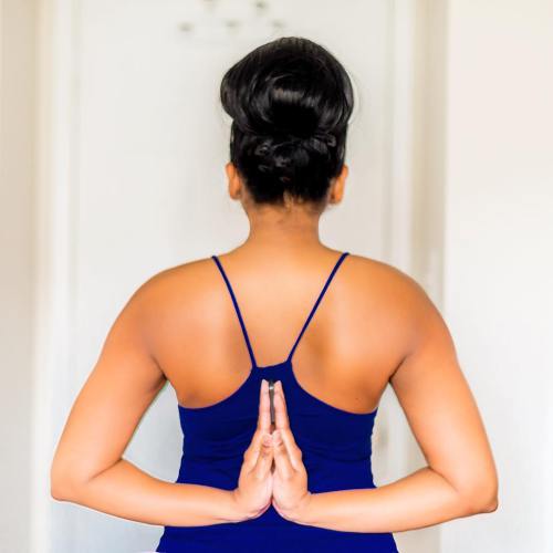 20 Yoga Frisuren für schöne und friedliche Praxis  