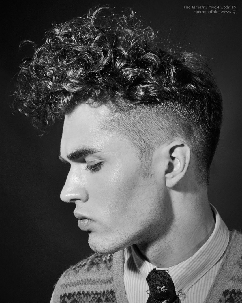 10 Exceptional Curly Hair Undercut Ideen für Männer, das Limelight zu fangen  