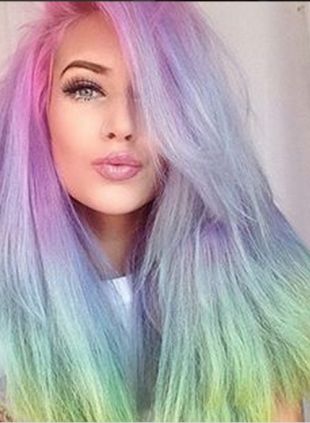 Match: Voller Rainbow Hair gegen Tie Dyed Tips  