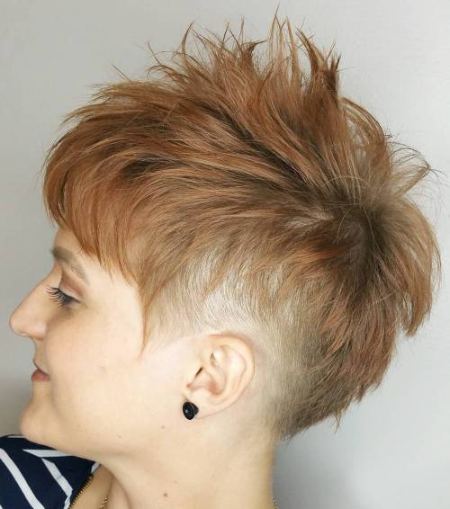 20 Bold and Daring nimmt den rasierten Pixie Cut  