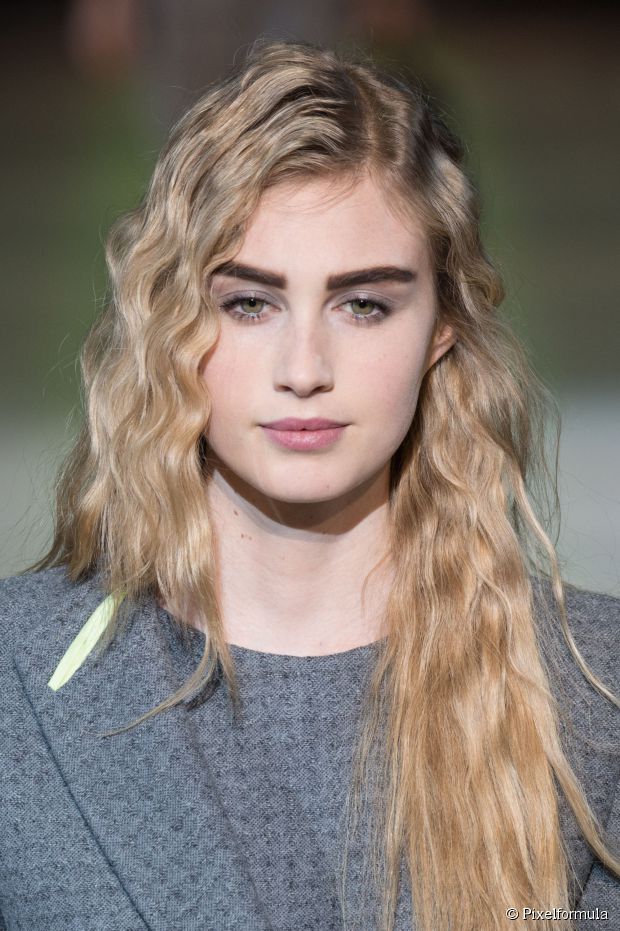 Midweek-Muntermacher: 15 glamouröse wellenförmige Frisuren, die Sie inspirieren 