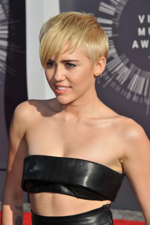 Miley Cyrus Haircuts und Frisuren - 20 coole Ideen für Haare jeder Länge  