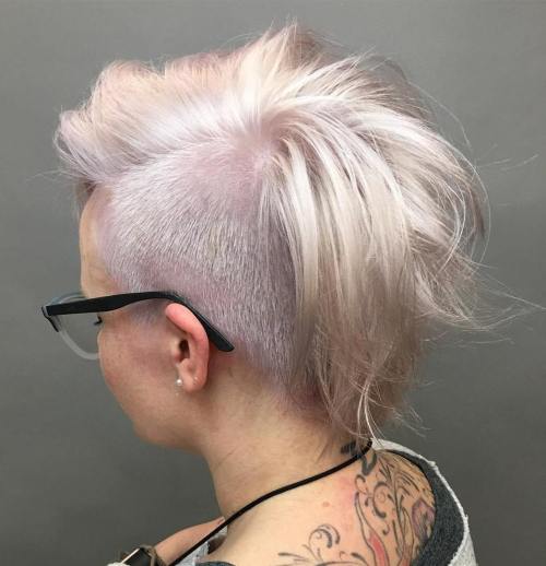 20 Bold and Daring nimmt den rasierten Pixie Cut  