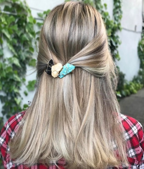 20 Sommerfrisuren mit modischsten Accessoires  