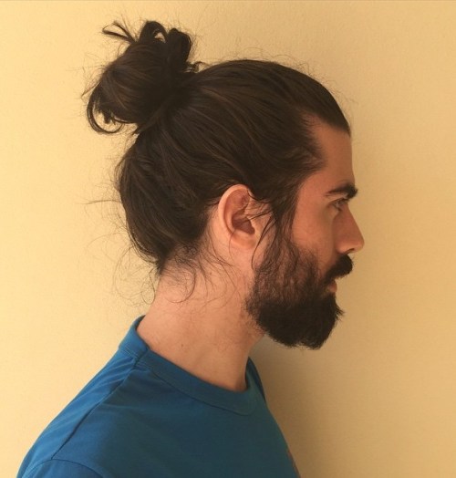 25 Sexy Man Bun Styles, die Sie wissen müssen  