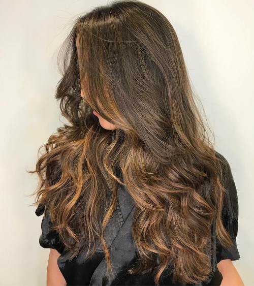 20 süße Karamell Balayage Frisuren für Brünetten und darüber hinaus  