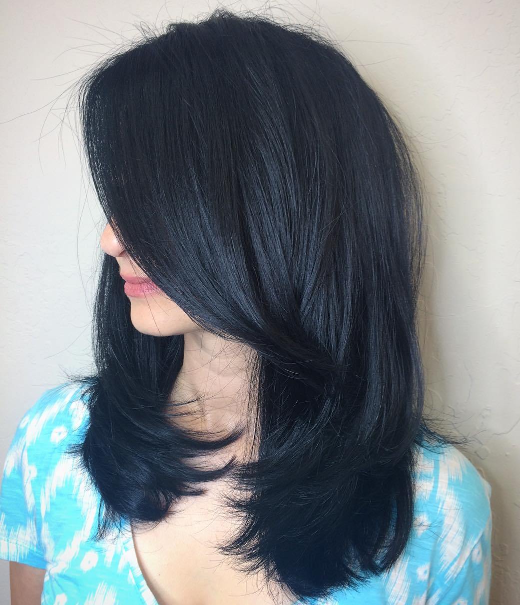 Blue Black Hair: Wie man es richtig macht  