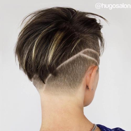 20 Bold and Daring nimmt den rasierten Pixie Cut  