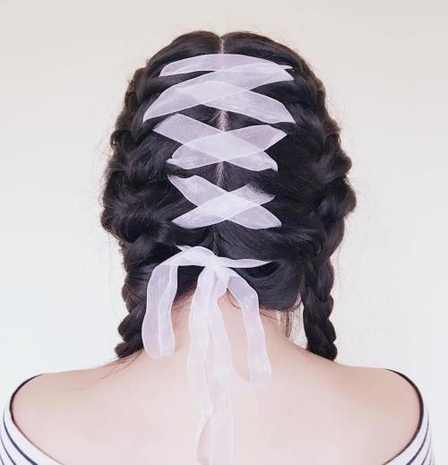 Korsett Braid Hair Trend ist das Beste für Party-Saison  