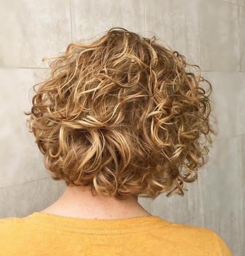 20 Frisuren für dünne lockige Haare, die einfach unglaublich aussehen  