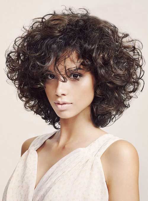 21 stilvolle und glamouröse Curly Bob Frisur für Frauen  