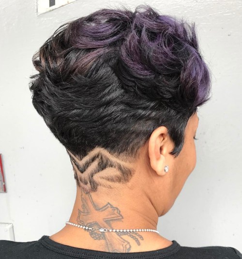 20 Bold and Daring nimmt den rasierten Pixie Cut  