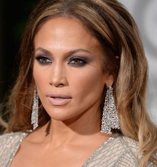 Jennifer Lopez Golden Globes Hochsteckfrisur gegen Retro-Frisur  