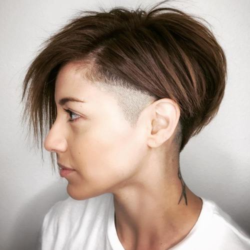 20 Bold and Daring nimmt den rasierten Pixie Cut  