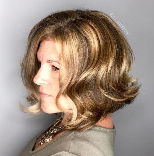 20 stilvolle mittlere Frisuren für Frauen über 50  