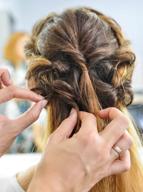 3 schöne Brötchen Frisuren für feines Haar  