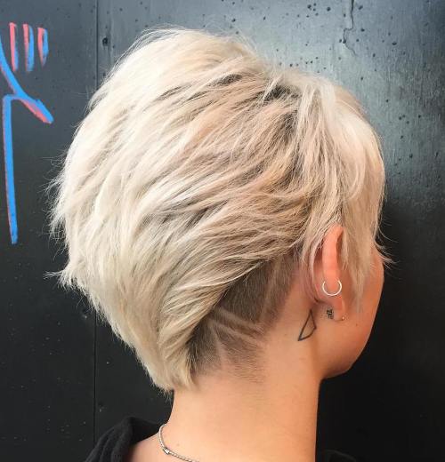 20 Bold and Daring nimmt den rasierten Pixie Cut  