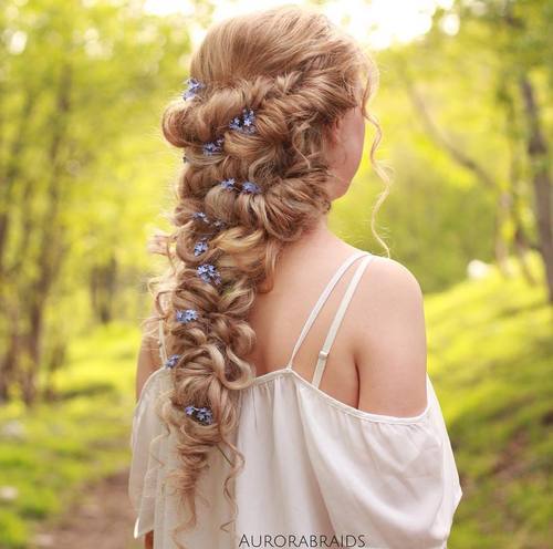 20 schöne lange lockige Frisuren  