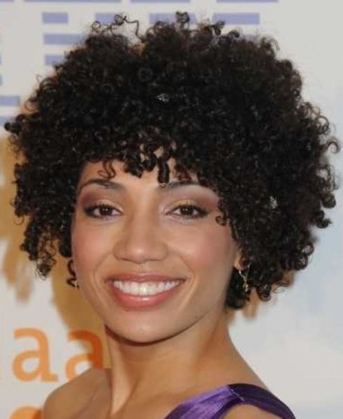 Neu Trendy kurze natürliche Afro-Curls  