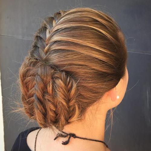 40 Lovely Low Bun Frisuren für Ihre Inspiration  