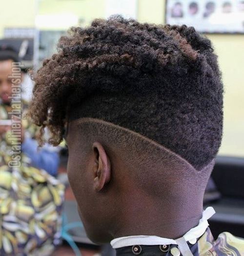40 Rühren lockige Frisuren für Schwarze Männer 