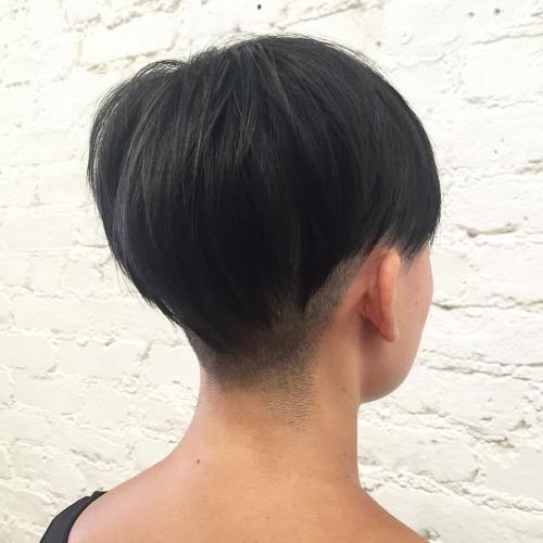 20 Bold and Daring nimmt den rasierten Pixie Cut  