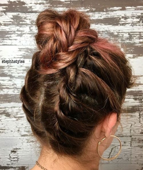 40 unordentliche Brötchen Frisuren, um Ihren Casual Look zu aktualisieren  