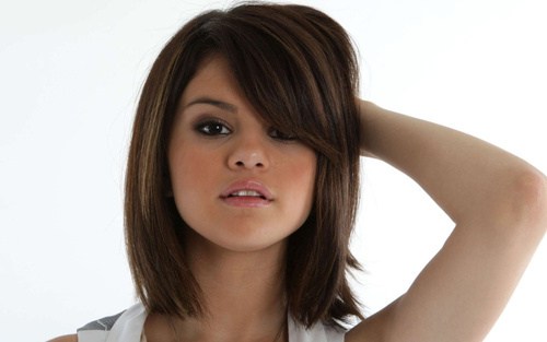 Selena Gomez Frisuren - 20 beste Haar-Ideen für dickes Haar  