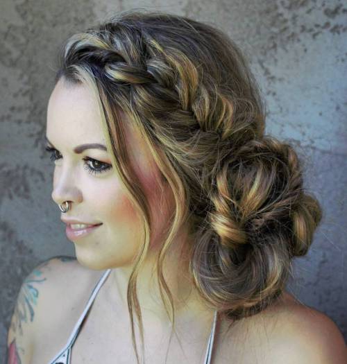 40 unordentliche Brötchen Frisuren, um Ihren Casual Look zu aktualisieren 40 unordentliche Brötchen Frisuren, um Ihren Casual Look zu aktualisieren
