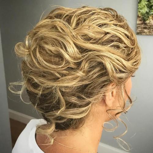40 kreative Hochsteckfrisuren für lockiges Haar 40 kreative Hochsteckfrisuren für lockiges Haar