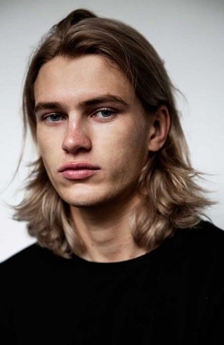 16 lange Frisur für Männer, um stilvoll und trendy aussehen  