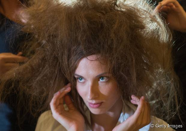 Einfache und ehrfürchtige Halloween-Frisuren für Frauen  