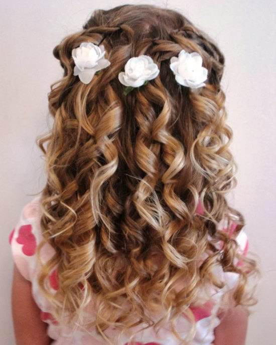Kid Frisuren für lockiges Haar - 6 süße Beispiele  