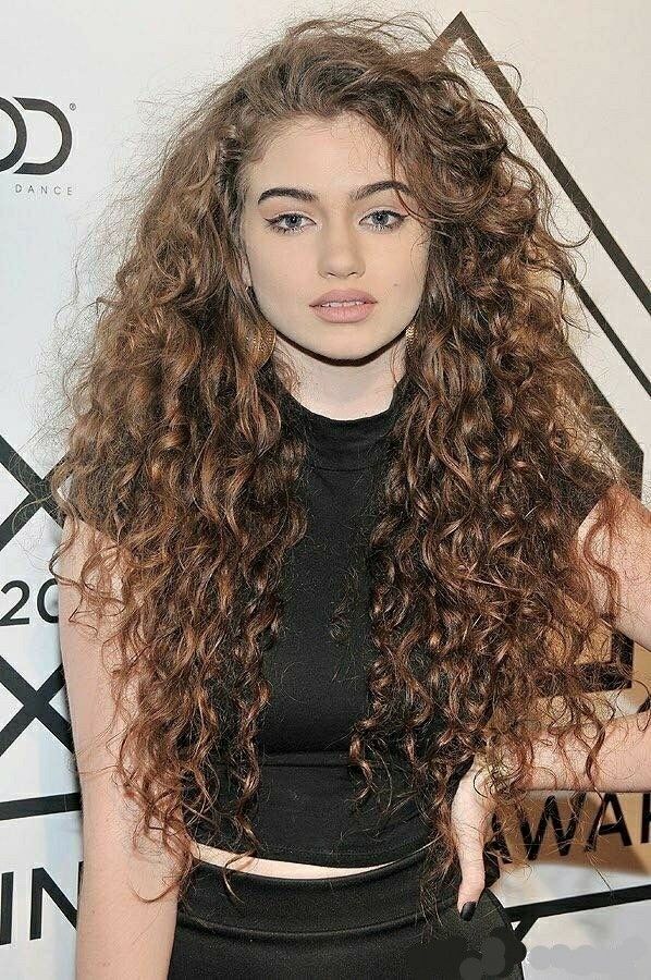 35 faszinierende Curly Frisuren für Frauen  