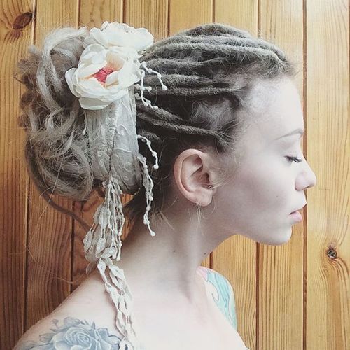 30 kreative Dreadlockstile für Mädchen und Frauen  