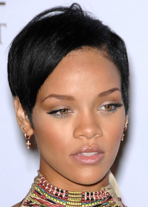 15 Herzschlag-Looks mit Rihannas kurzen Frisuren 