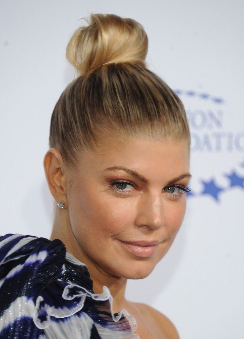 15 Top Knot Frisuren für Frauen - Look Modish und Marvelous  