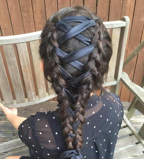 Korsett Braid Hair Trend ist das Beste für Party-Saison  