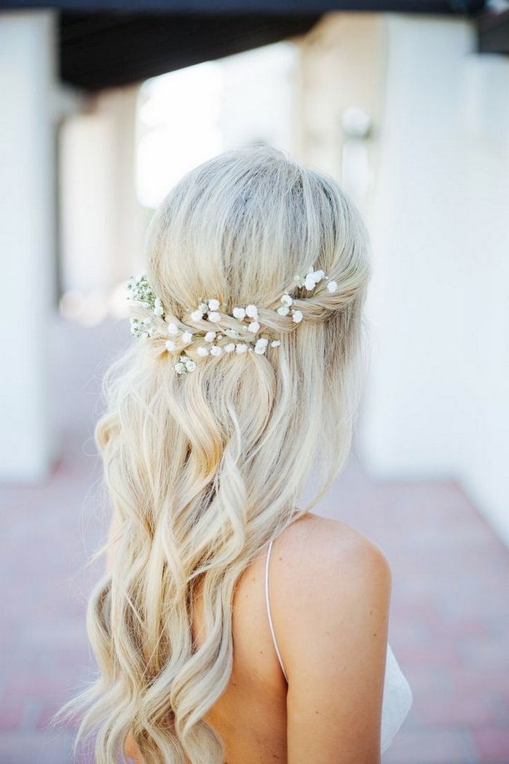 30 elegante und anmutige Hochzeit Frisuren mit Blumen 