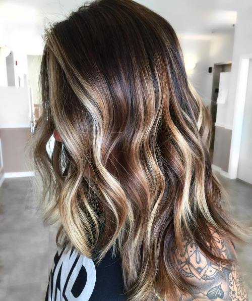 20 natürlich aussehende Brünette Balayage Styles  