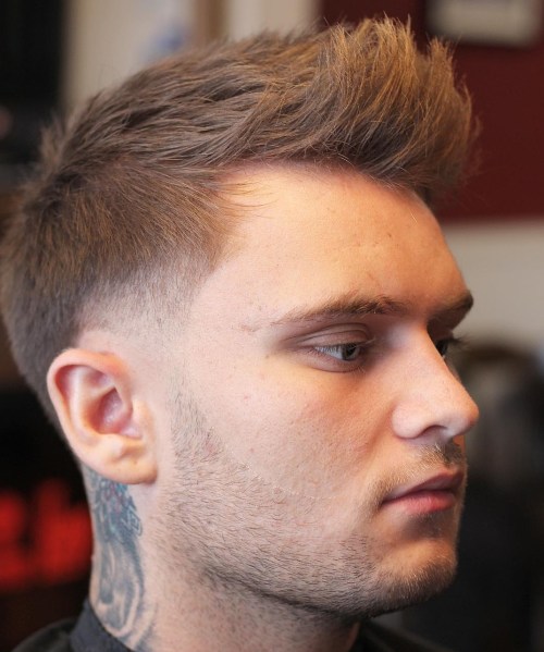 Fälschen Sie es, bis Sie es machen: Die 40 heißesten Faux Hawk Haircuts für Männer  