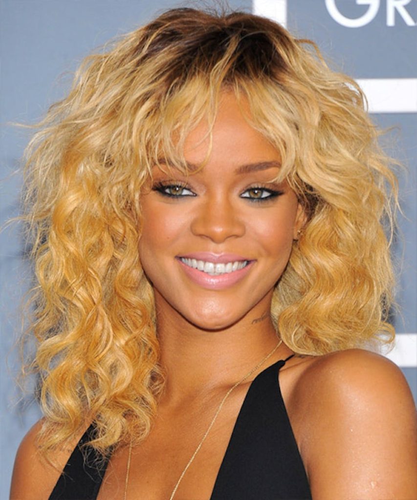 Rihanna Frisuren - 32 besten Rihanna Hair Looks aller Zeiten 