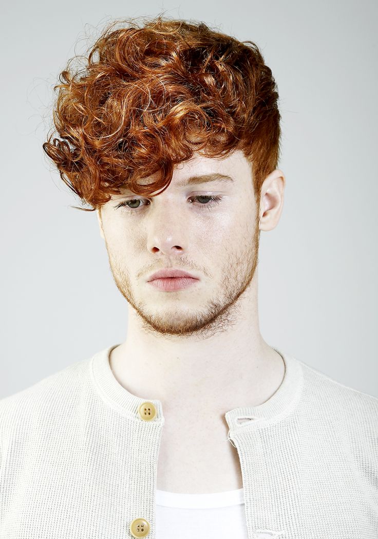 10 Exceptional Curly Hair Undercut Ideen für Männer, das Limelight zu fangen  