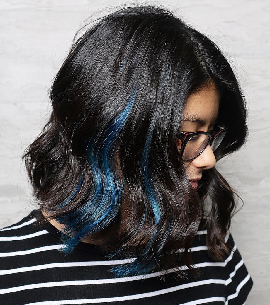 Blue Black Hair: Wie man es richtig macht  