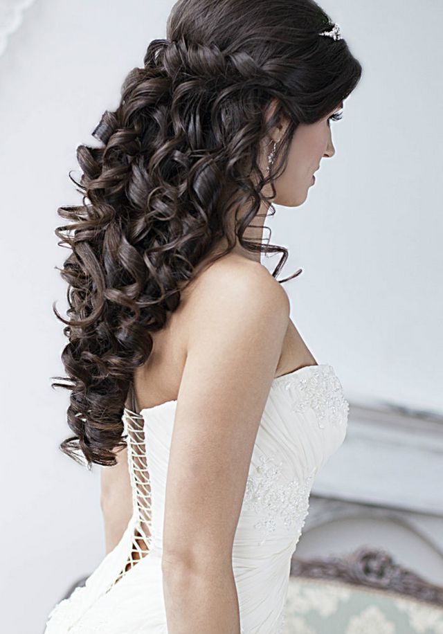 22 stilvolle Hochzeitsfrisuren für langes Haar  