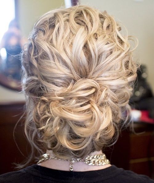 20 schöne lange lockige Frisuren  